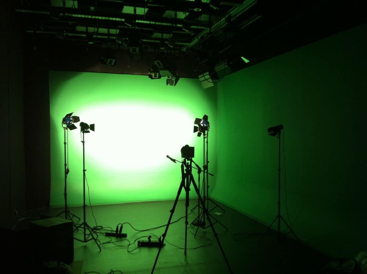 4 Fantastic Reasons to Shoot in Studio