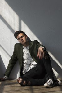 Thomas Eslinger shoots at Art 4