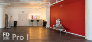 Pro Stage I with wood laminated floors and bath tub for rental in Los Angeles