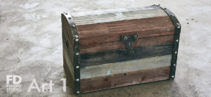 Rustic color wood chest in Art 1