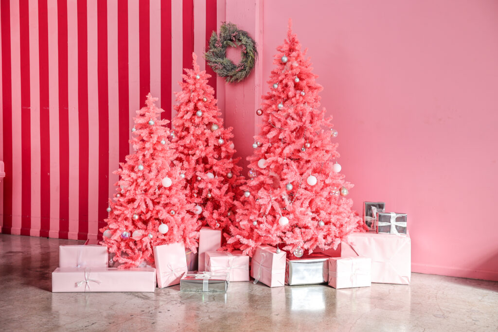 Daylight Photo Studio with Pink Christmas tree decorations, pink walls for rent in Downtown Los Angeles - Hill 5_01