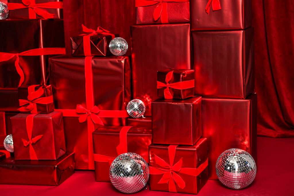 Photo studio for rent in DTLA with red velvet curtains and Christmas presents decorations - Pro I_04