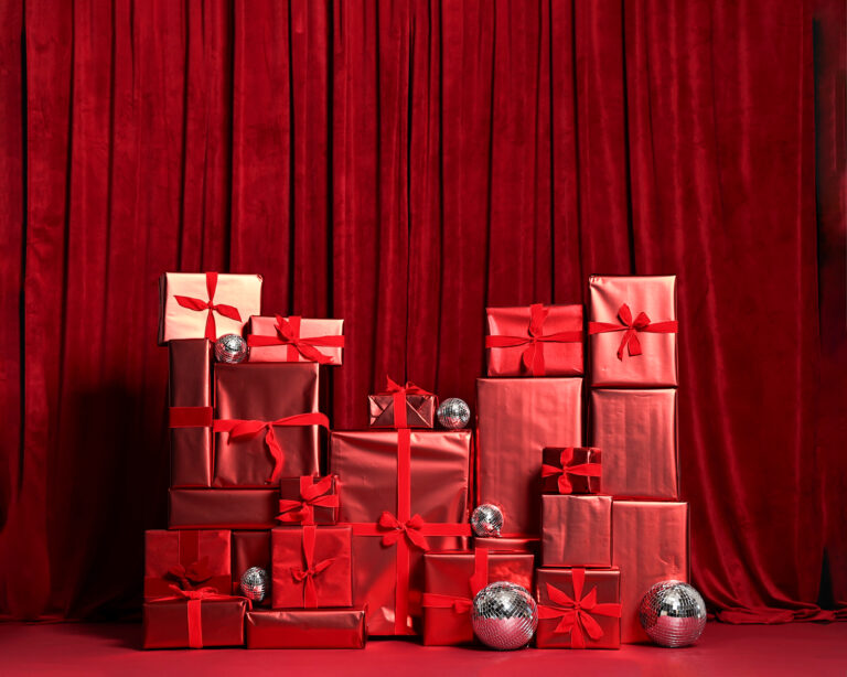 Photo studio for rent in DTLA with red velvet curtains and Christmas presents decorations - Pro I_01 Photo studio for rent in DTLA with red velvet curtains and Christmas presents decorations - Pro I_01