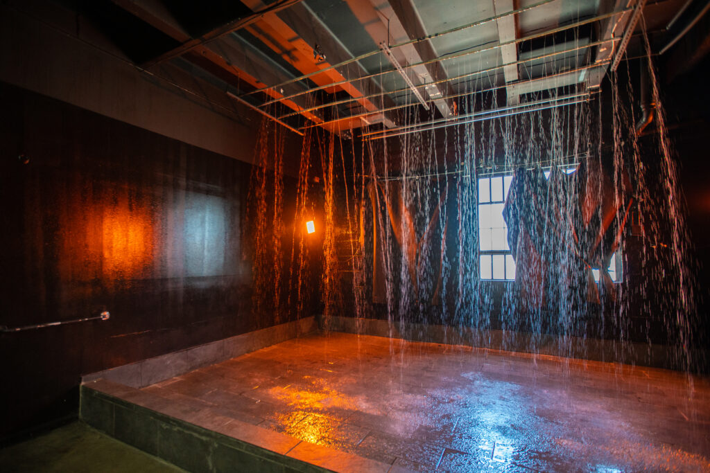Hill 7 - rain room photo studio in LA