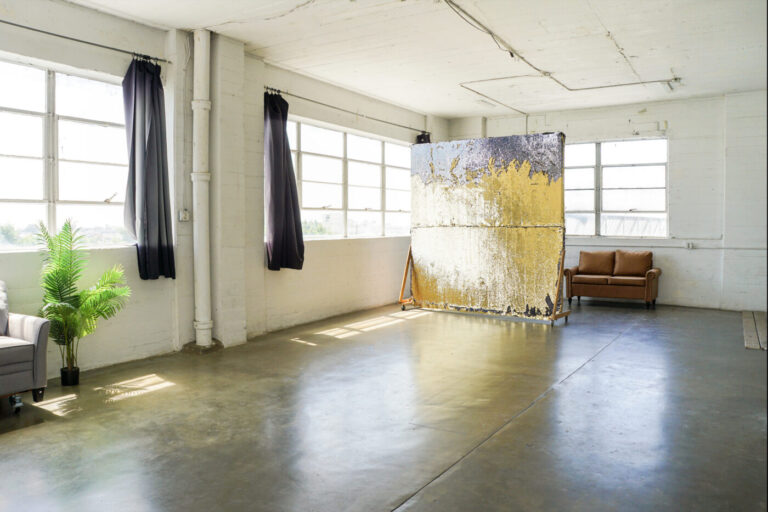 Daylight photo studio with the white cyc wall in Downtown Los Angeles_Studio C_00002