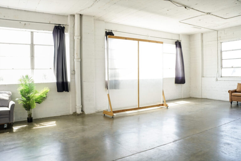 Daylight photo studio with the white cyc wall in Downtown Los Angeles_Studio C_00004