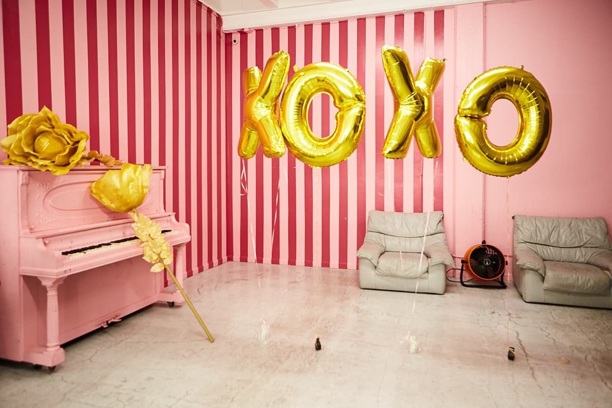 Valentine's Day props available with Hill 5 rental