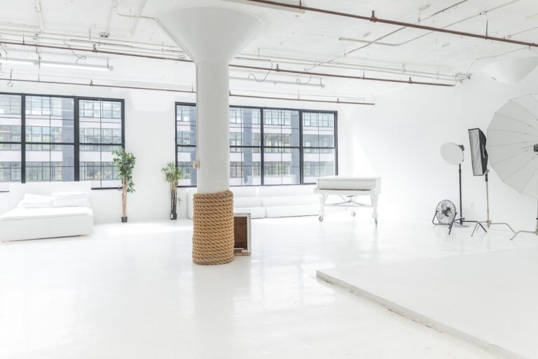 LIC 1 - photo studio with cyc wall, west-facing windows, lots of natural light, and white floors in NY