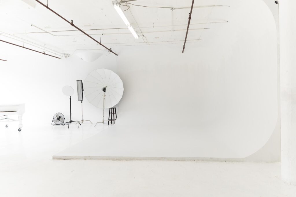 LIC 1 - photo studio with cyc wall, west-facing windows, lots of natural light, and white floors in NY