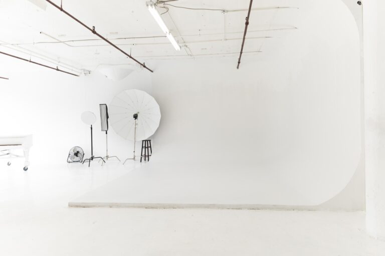 LIC 1 - photo studio with cyc wall, west-facing windows, lots of natural light, and white floors in NY
