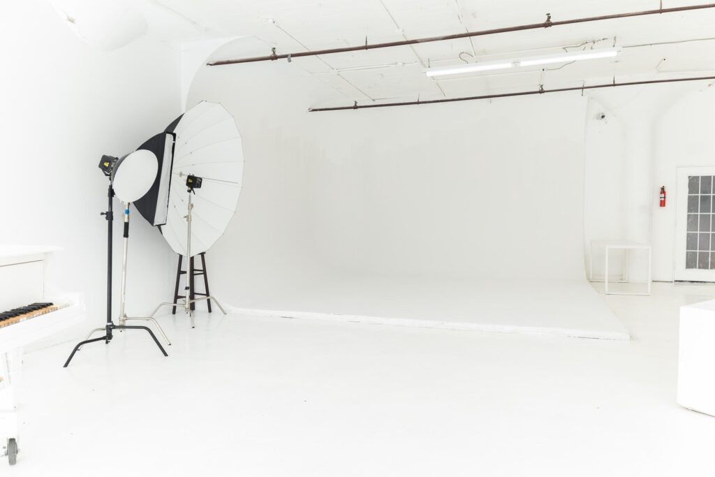 LIC 1 - photo studio with cyc wall, west-facing windows, lots of natural light, and white floors in NY
