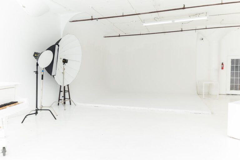 LIC 1 - photo studio with cyc wall, west-facing windows, lots of natural light, and white floors in NY