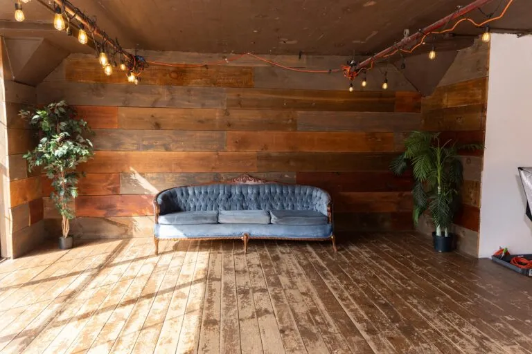 LIC 2 - Photo studio with wood platform and wood wall in NY