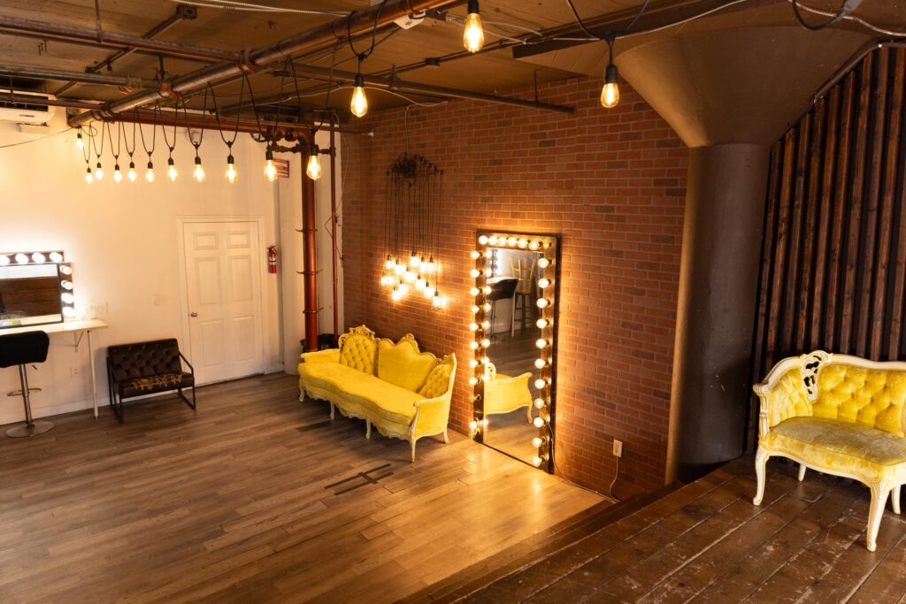 LIC 2 - Photo studio with wood platform and wood wall in NY