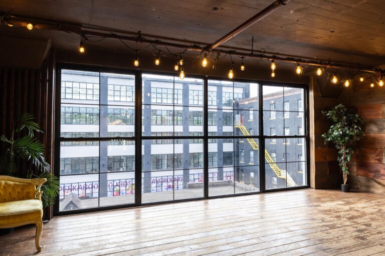 LIC 2 - Photo studio with wood platform and wood wall in NY