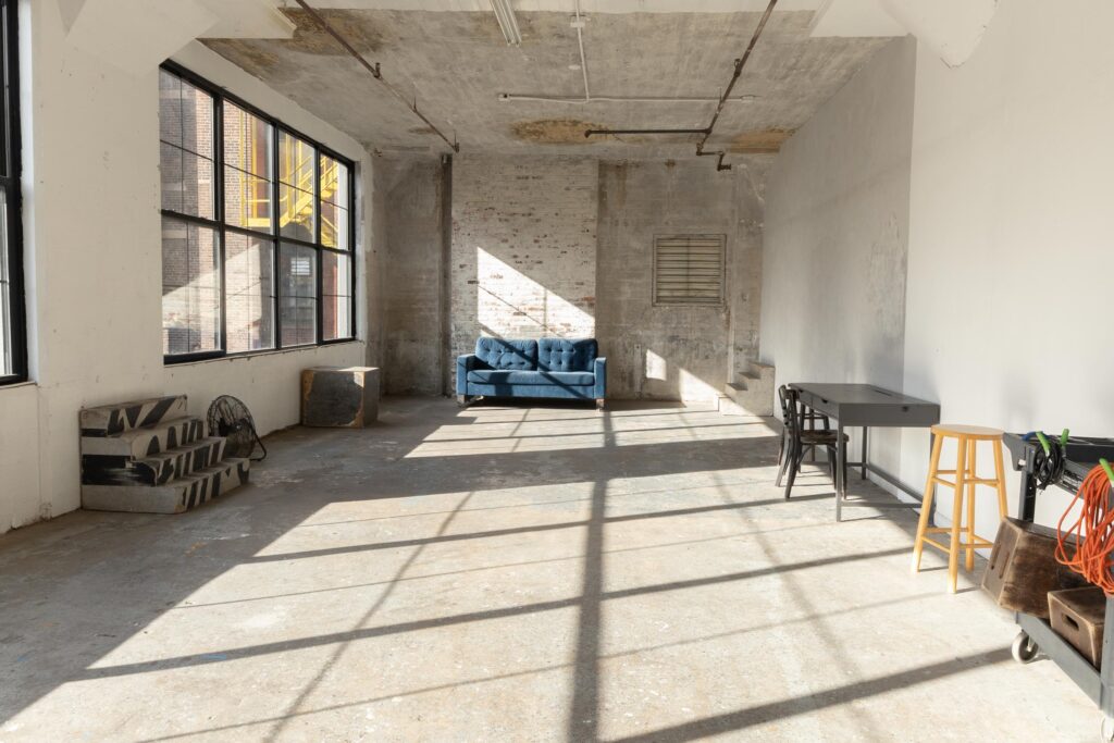 LIC 3 &acirc; Photo Studio for Rent with Exposed Brick and Concrete Wall in New York - FD Photo Studio