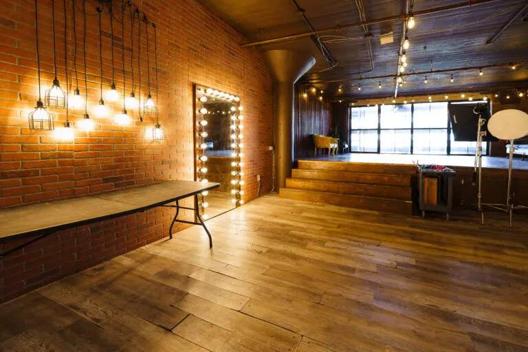 LIC 2 – Daylight Photo Studio for Rent with Brick and Wooden Walls and Floors in New York - FD Photo Studio