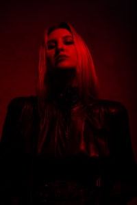 ALEZZANDRA-for-her-new-single-cover