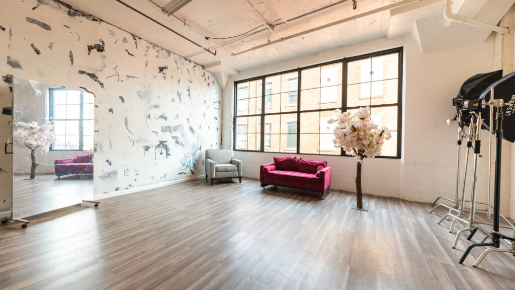 LIC 5 - daylight photo studio with art wall in NY