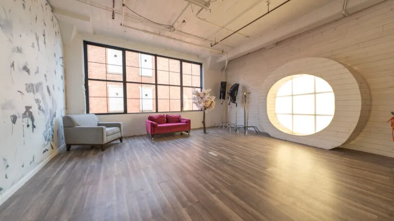LIC 5 – Daylight Photo Studio for Rent with Art Wall in New York - FD Photo Studio