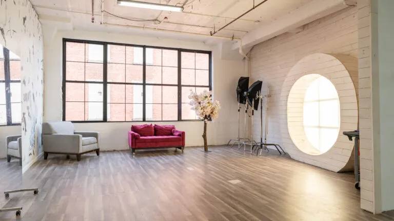 LIC 5 - daylight photo studio with art wall in NY
