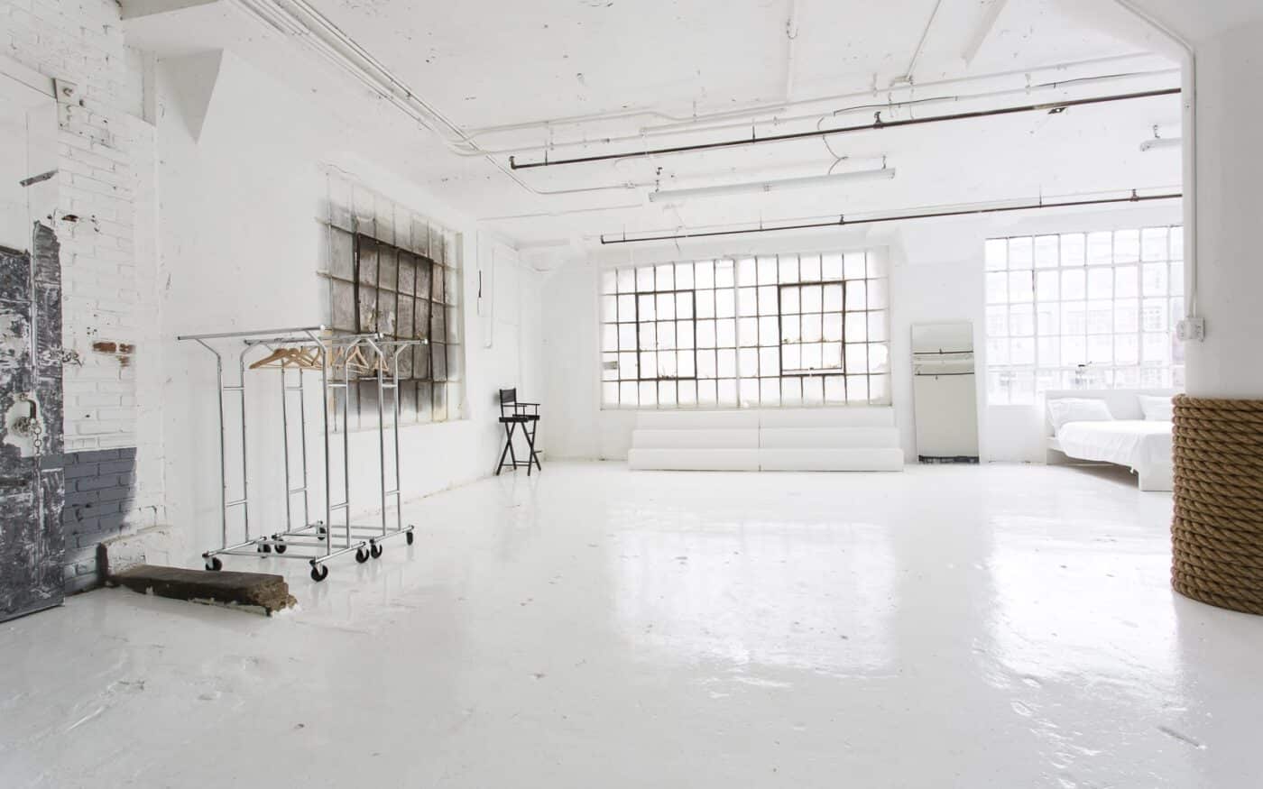White photo studio for rent