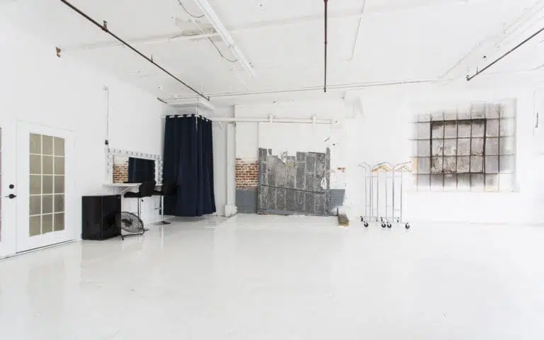 White photo studio for rent