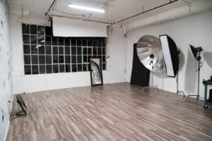 Medium size photo studio for rent in NY with large north facing window, included equipment and painted artistic wall