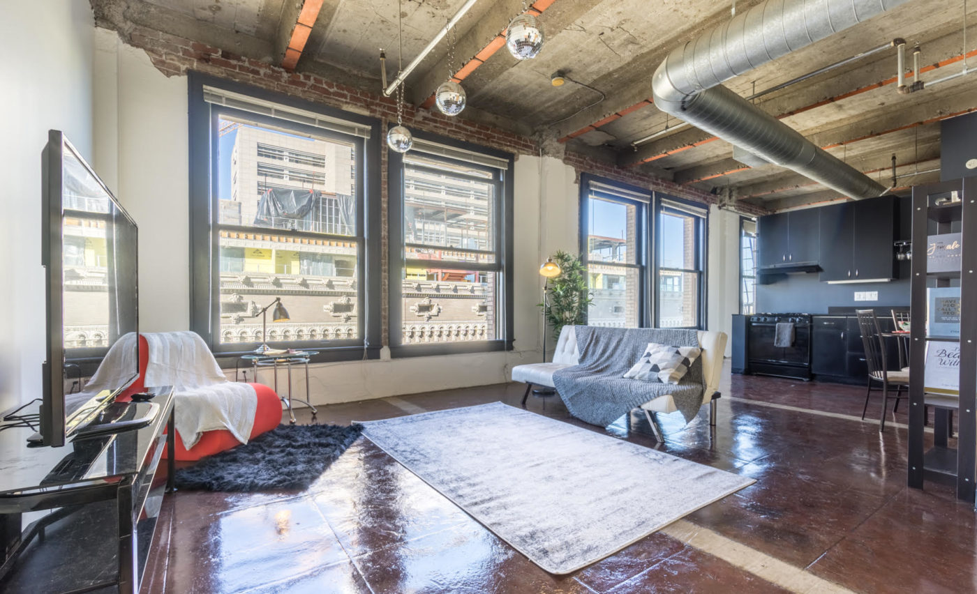 Rustic Loft for rent with kitchen and NY style windows