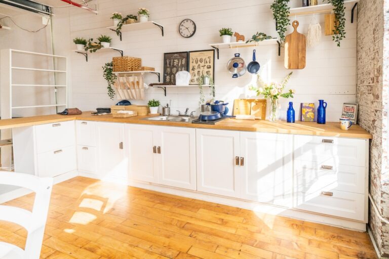 Astoria 5 - Daylight photo studio with kitchen, wood floor and cozy couch in New York