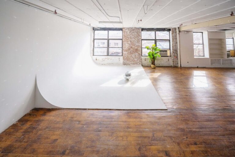 Astoria 8 – Large Photo Studio for Rent with a Cycwall in Queens, NYC - FD Photo Studio
