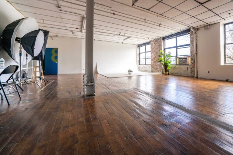 Astoria 8 - photo studio with the white cyc wall at FD Photo Studio NY