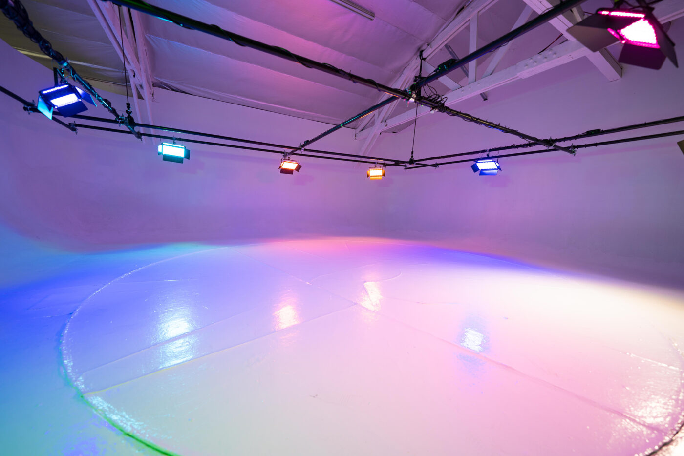 Olympic 3 - Car Turntable photo studio with RGB lights in Los Angeles