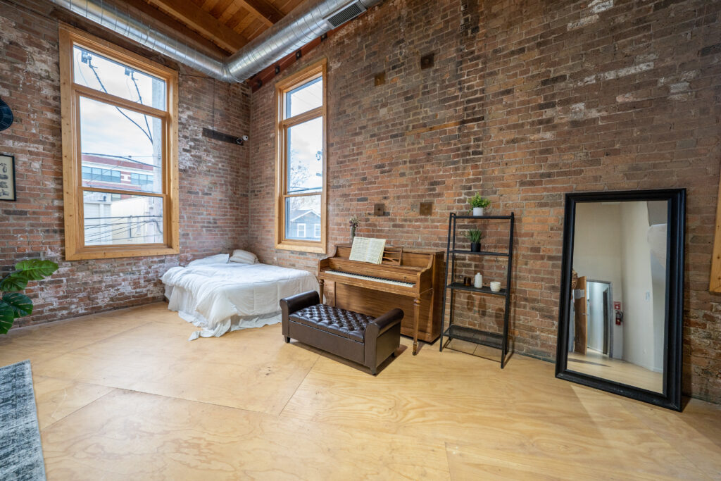Chi 3 - cozy kitchen, brick corner, wood floor, mezzanine, large daylight photo studio