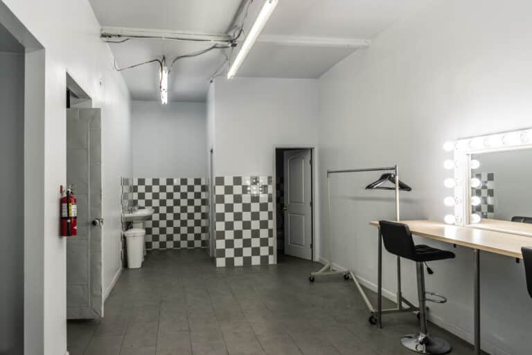 Olympic 5 metal garage private make up station