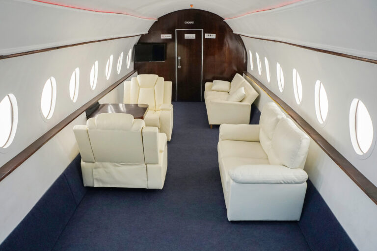 Photo Studio with private jet in Los Angeles Olympic 4_0000100005