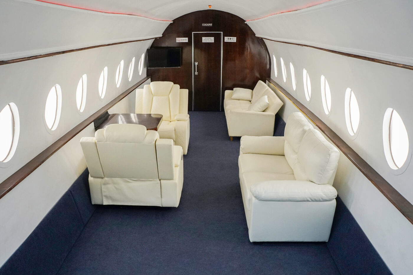 Photo Studio with private jet in Los Angeles Olympic 4_0000100005
