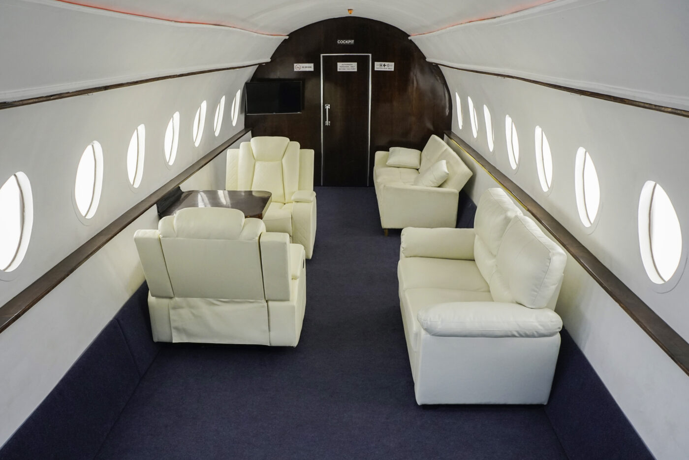 Photo Studio with private jet in Los Angeles Olympic 4_00002