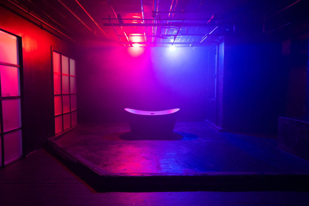 Astoria - 7 Blackout photo studio, bike, bathtub and RGB lights