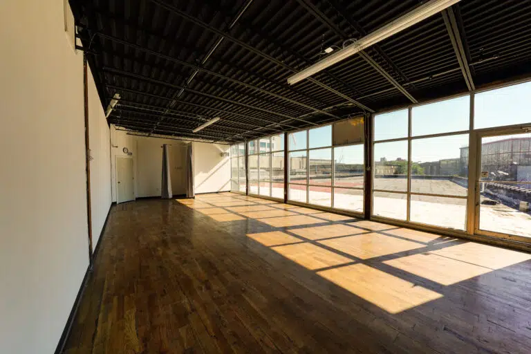 Brooklyn 2 - daylight photo studio with rooftop access in NYC
