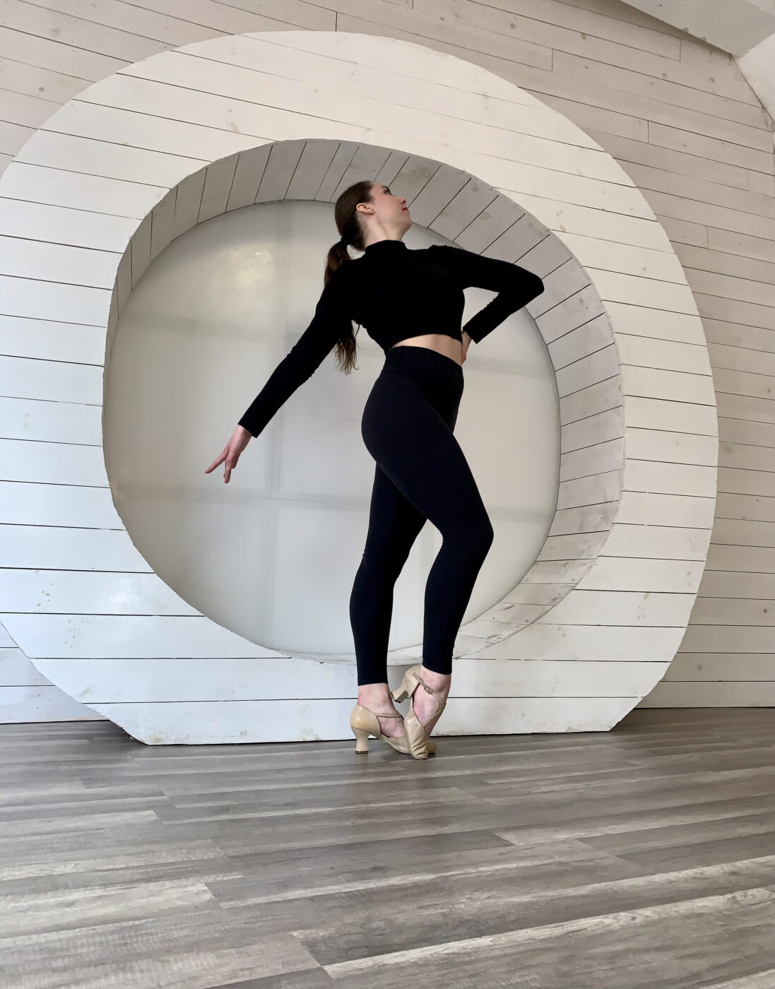Kelly Dooley In NYC Studio 5