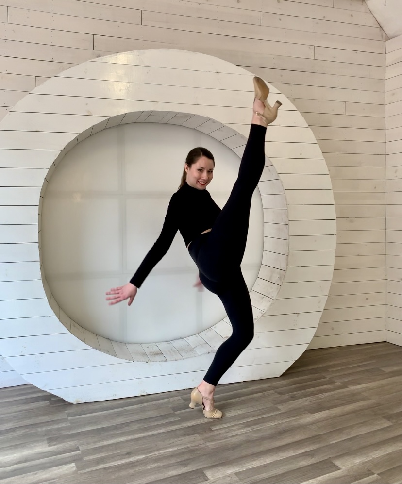 Kelly Dooley In NYC Studio 5