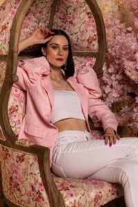 “Pretty in pink” at Chicago 5 “Flower Wall” Studio