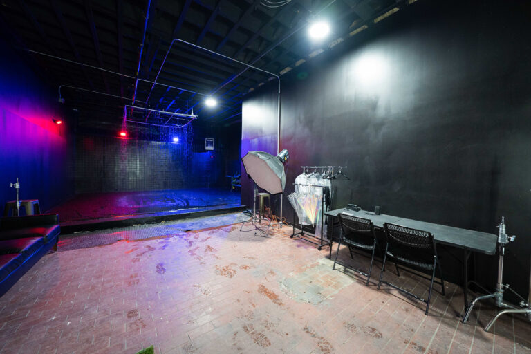 Metro 3 - Rain room with RGB lights photo studio in New York