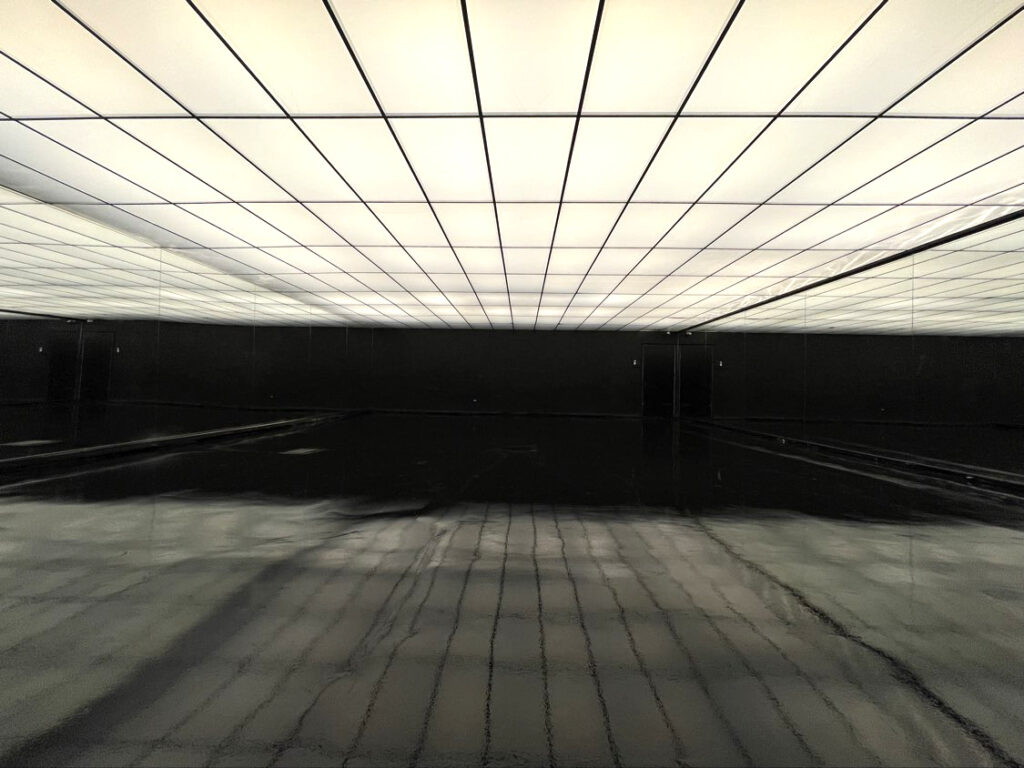Metro 2 &acirc; Photo Studio for Rent with RGB Ceiling and High Gloss Floor in New York - FD Photo Studio