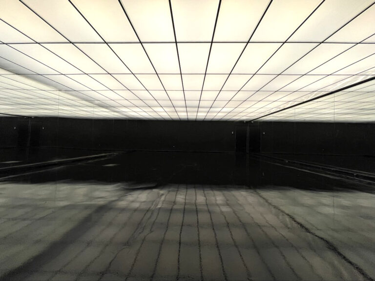 Metro 2 – Photo Studio for Rent with RGB Ceiling and High Gloss Floor in New York - FD Photo Studio
