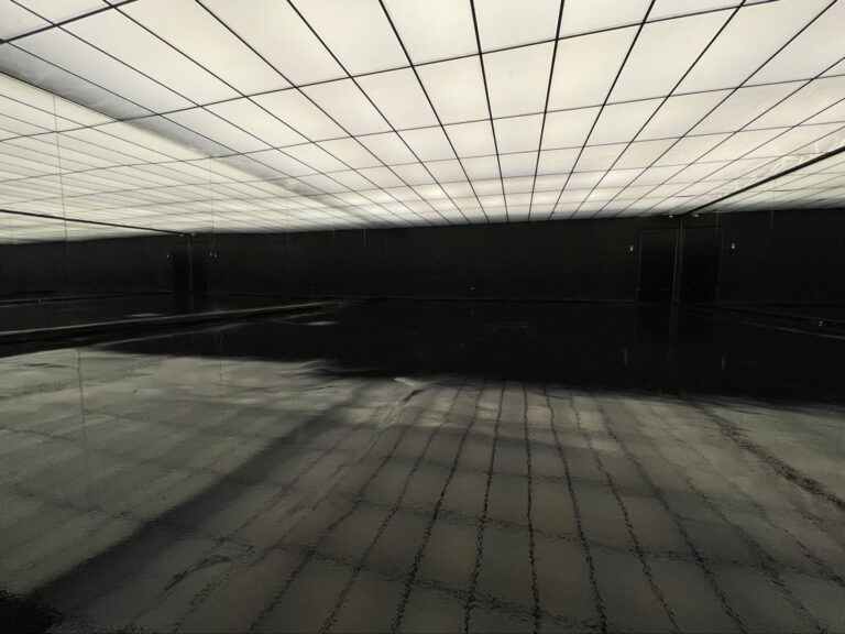 Studio with RGB Ceiling and high gloss floor Metro in Brooklyn NY00003