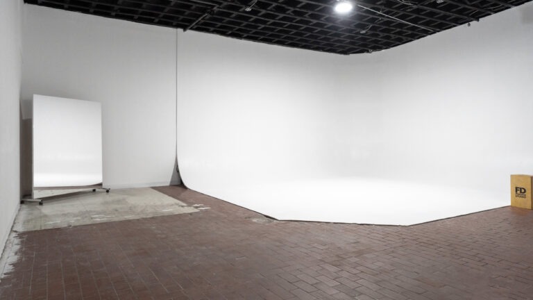 Metro 6 - White cyclorama wall photo and video shoot in New York