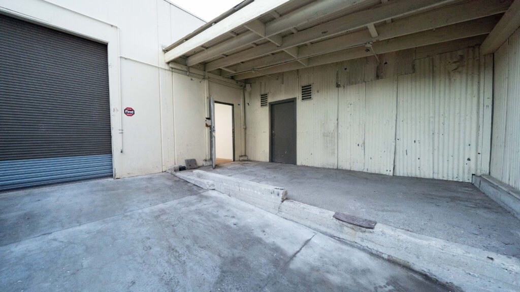 Yukon 4 - Large rental production photo studio with car access