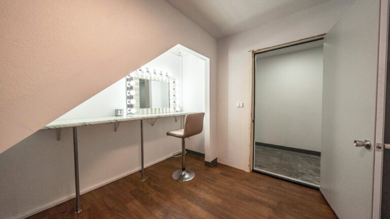 Cyc wall photo studio for rent with white steps yukon 2